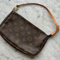 Pochette Louis Vuitton accessoire