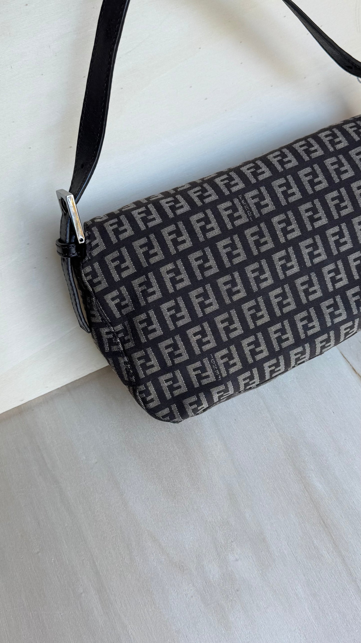 Baguette Fendi monogram