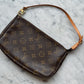 Pochette Louis Vuitton accessoire