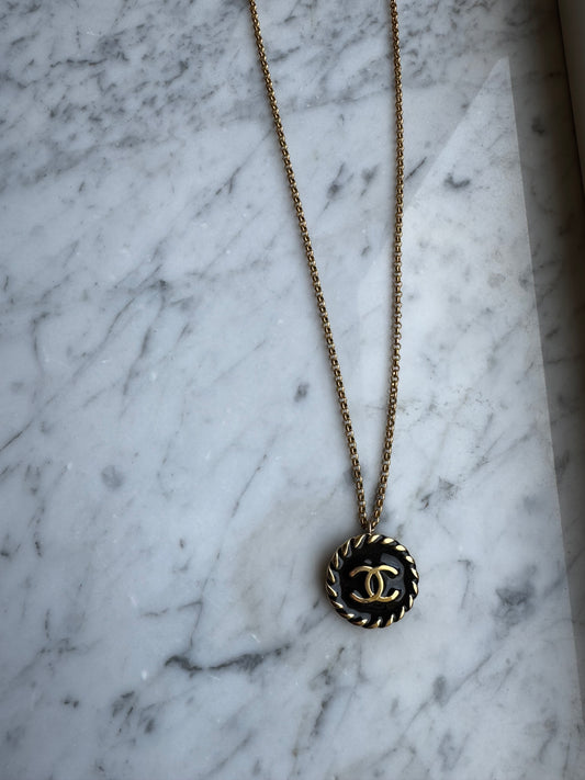Collana con bottone vintage Chanel