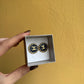 Orecchini con bottoni Chanel