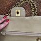 Chanel in pelle beige.