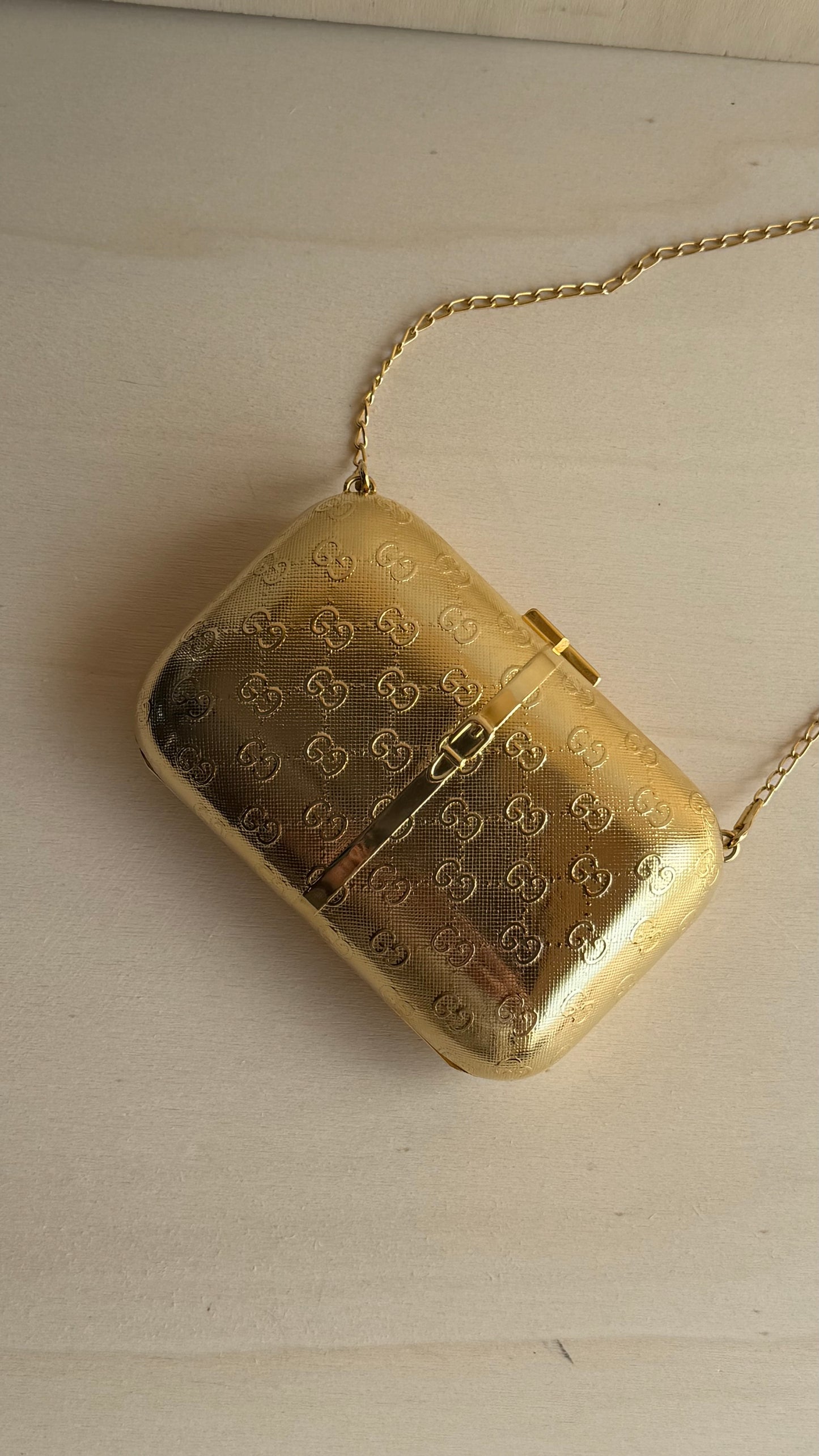 Gucci Vintage GG
Monogram Gold Minaudière
Clutch | Gold Hardware