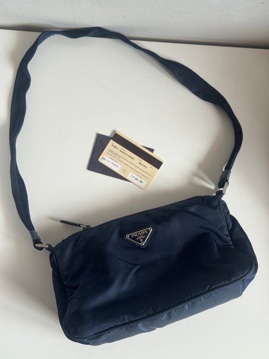 Prada Nylon blu.