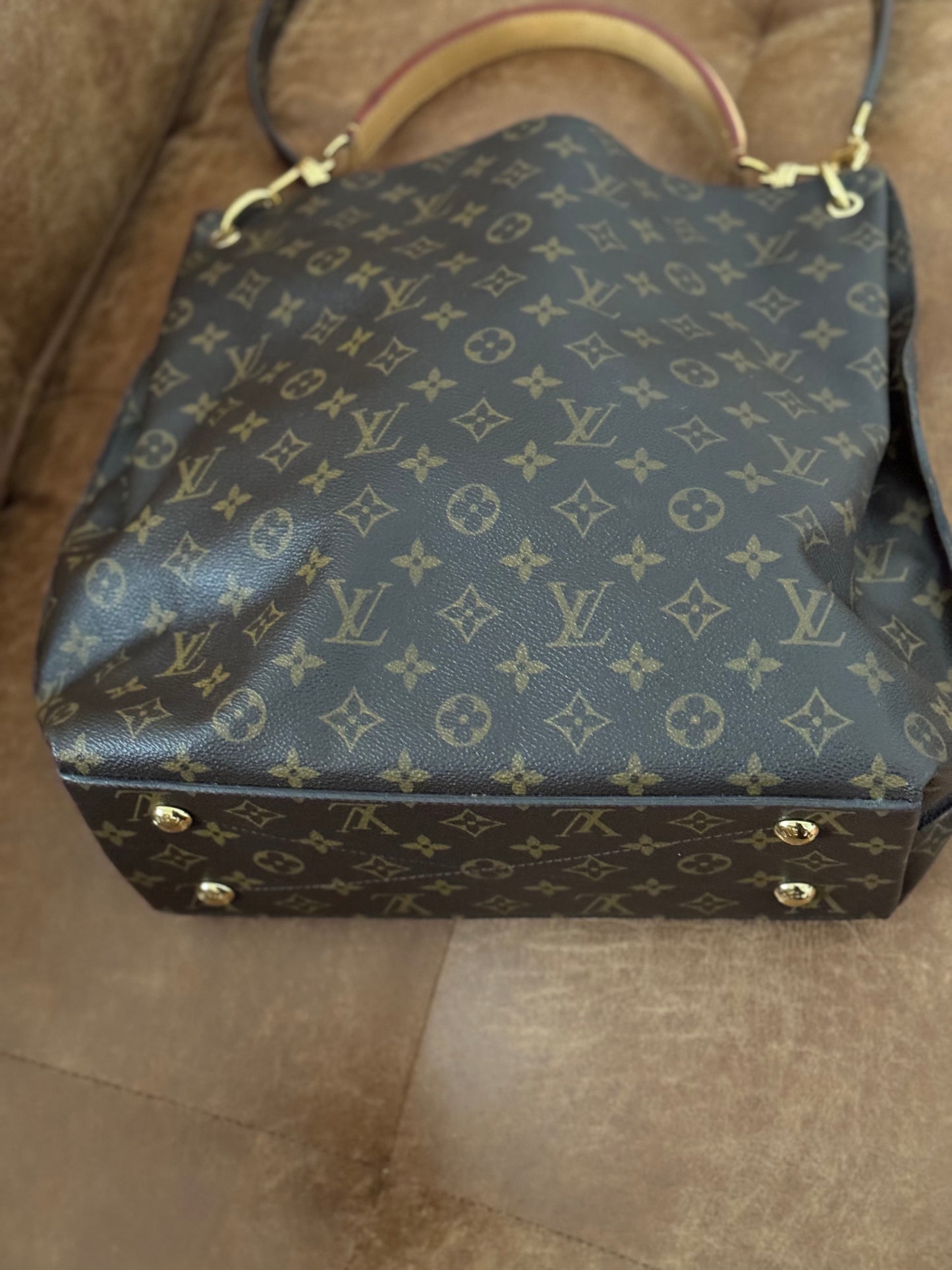 Louis Vuitton Metis hobo.
Monogram