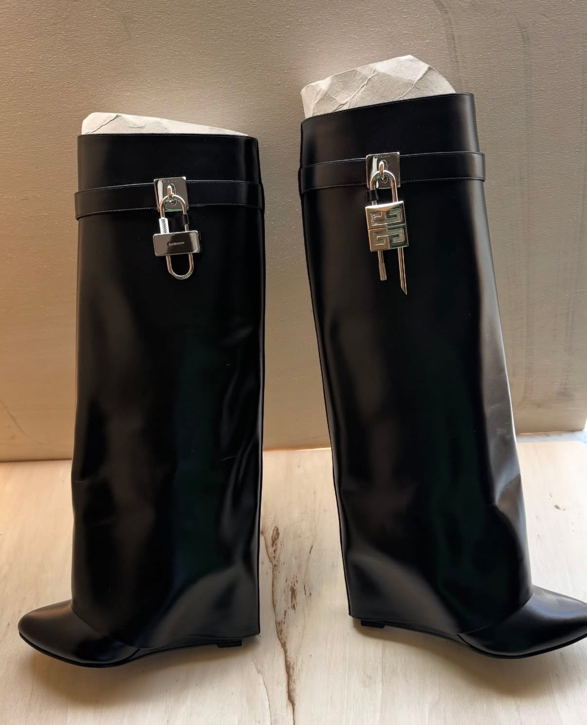 Stuvali Shark Givenchy lock 37