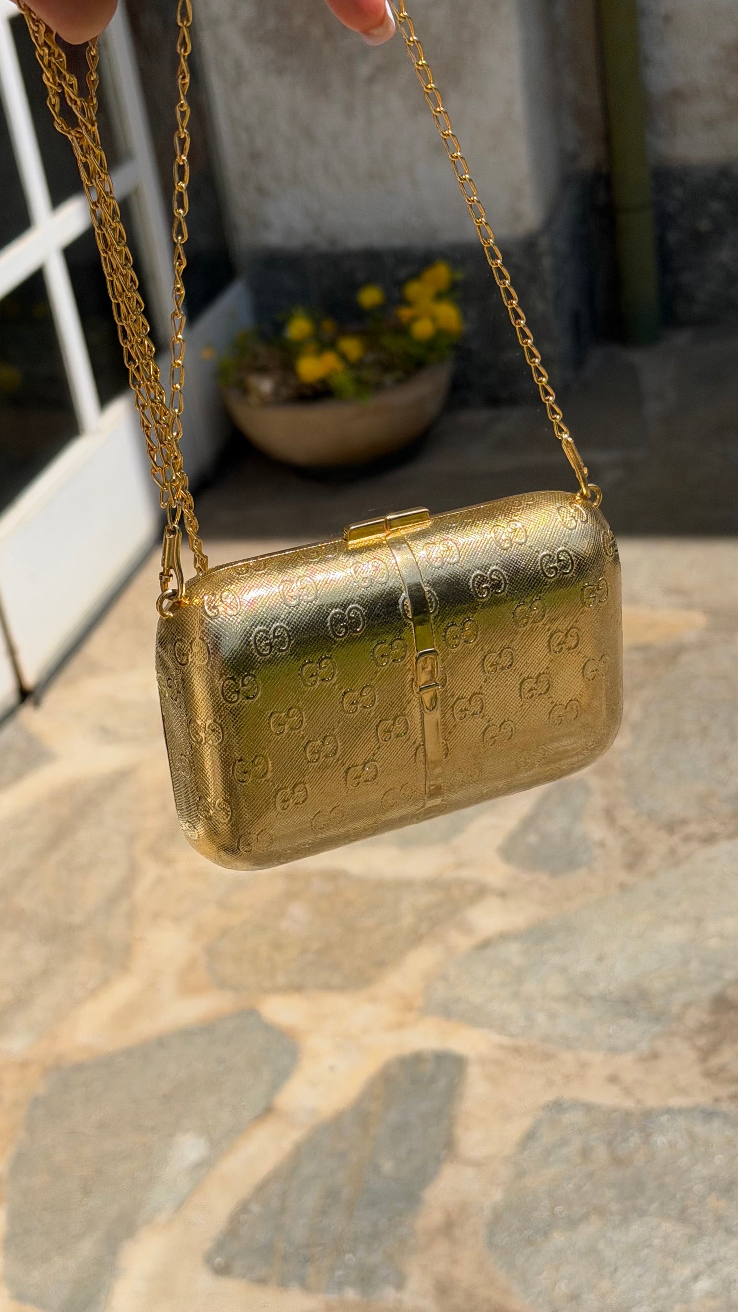 Gucci Vintage GG
Monogram Gold Minaudière
Clutch | Gold Hardware