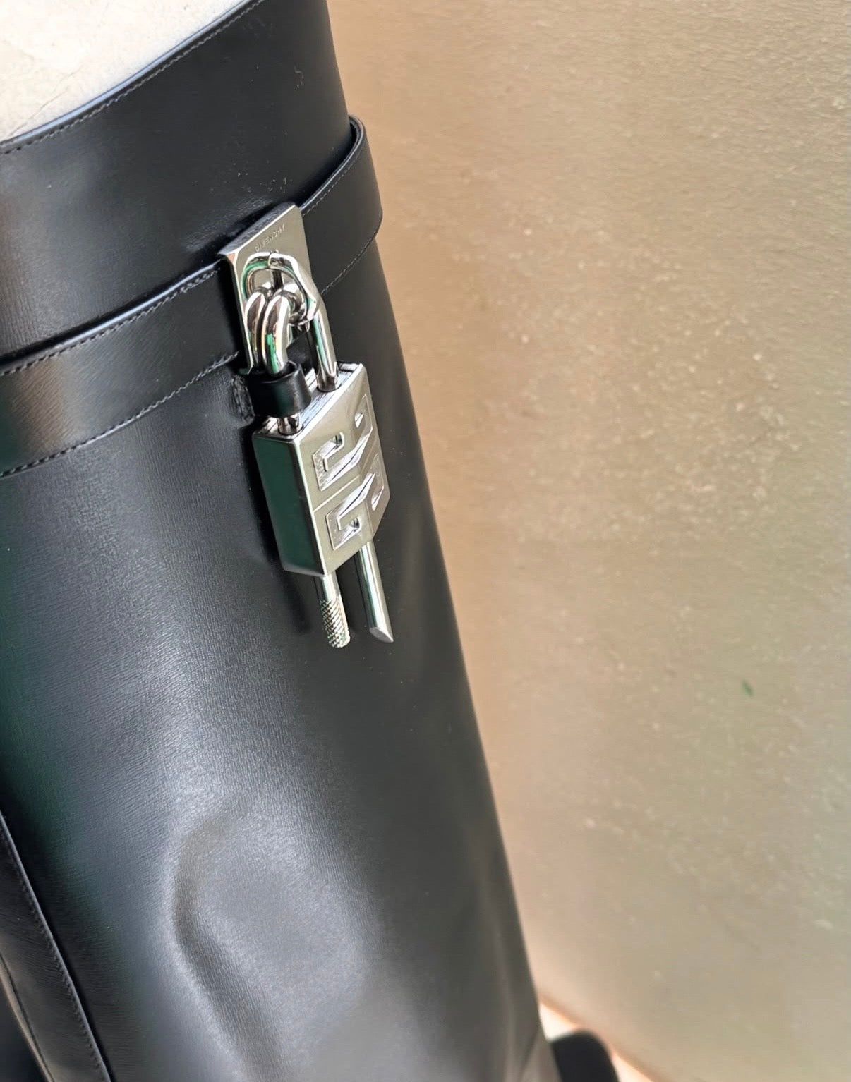 Stuvali Shark Givenchy lock 37