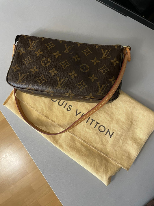Louis Vuitton Pochette Monogram